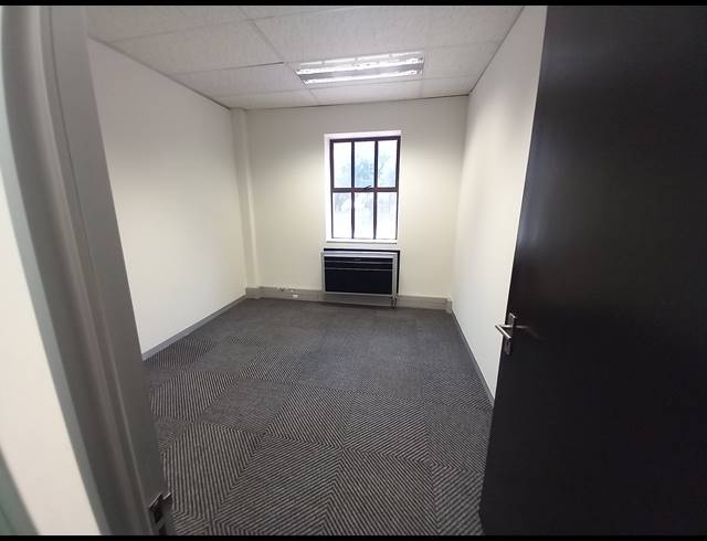 631M² OFFICE TO LET IN BRYANSTON
